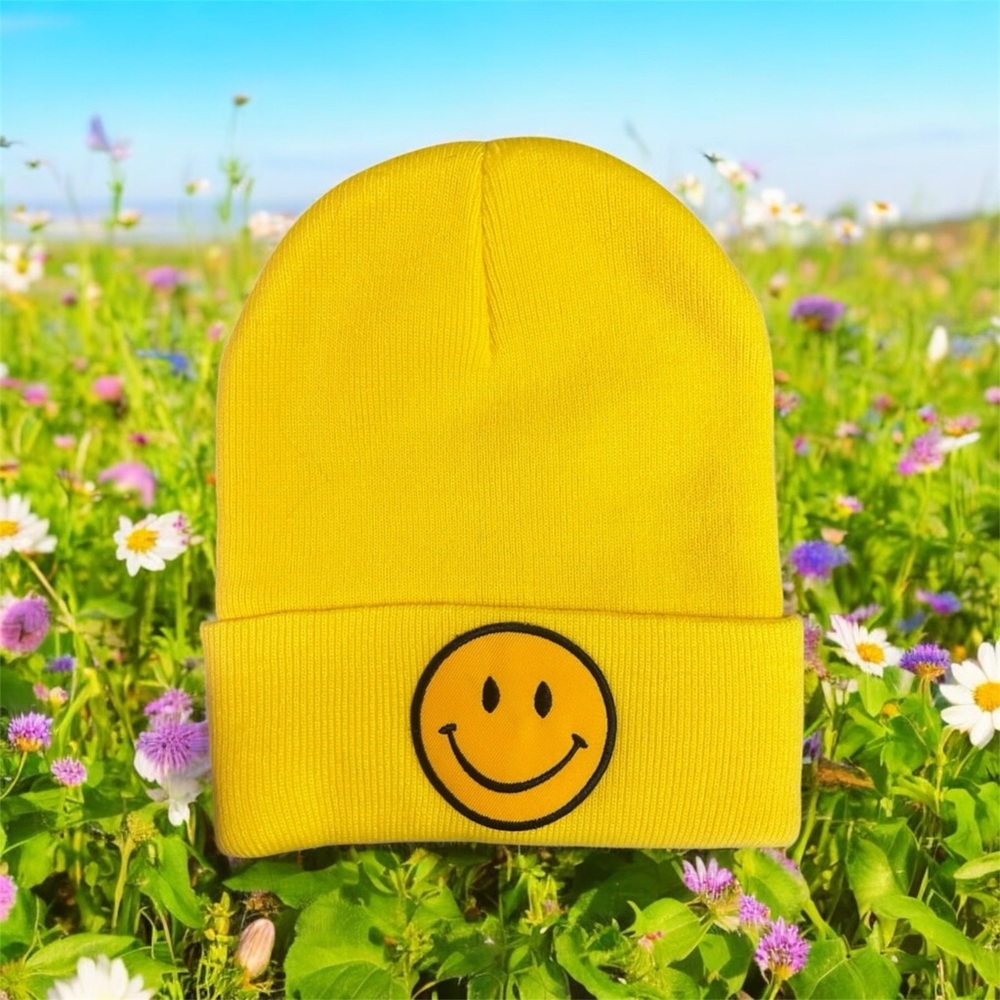 BNWT - Yellow 90s Smiley Patch Cuffed Beanie